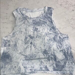 Lululemon train to be tank size 4